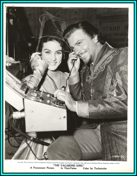 KATHRYN GRAYSON & ORESTE KIRKOP in "The Vagabond King" - Original Vintage CANDID Photo 1956