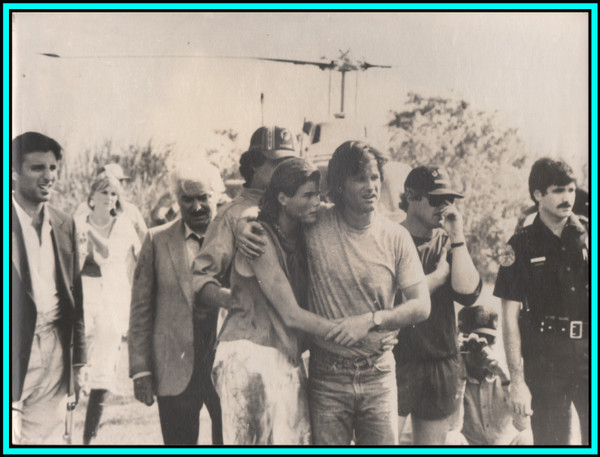 MARIEL HEMINGWAY & KURT RUSSELL in "The Mean Season" - Original Vintage Photo 1985