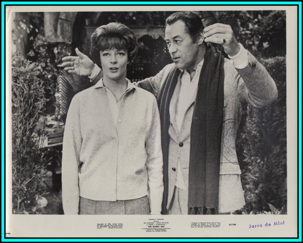 REX HARRISON & MAGGIE SMITH in "The Honey Pot" - Original Vintage Photo 1967