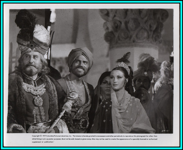 JANE SEYMOUR & PATRICK WAYNE in "Sinbad and The Eye of The Tiger" - Photo 1977