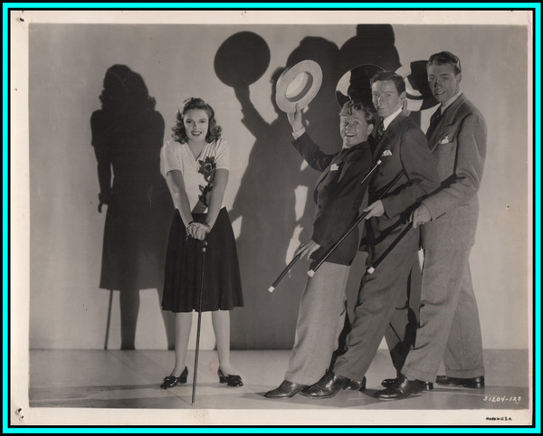 JUDY GARLAND & MICKEY ROONEY in "Babes on Broadway" - Original Photo 1941