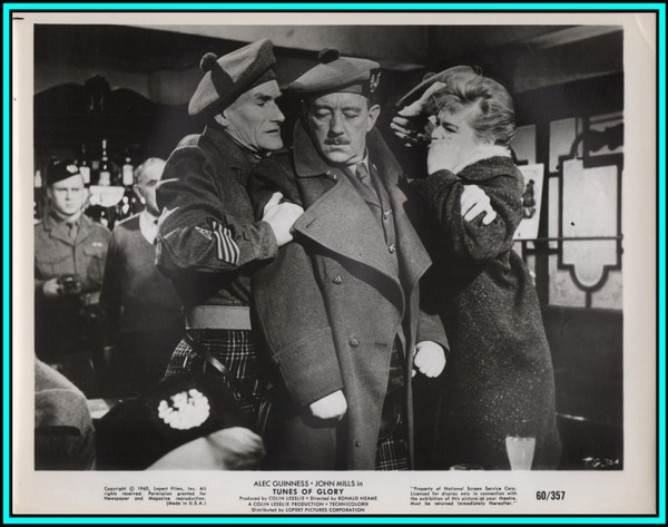 ALEC GUINNES & DUNCAN MACRAE in "Tunes of Glory" - Original Photo 1960
