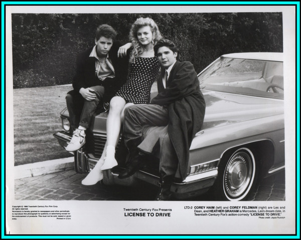 HEATHER GRAHAM & COREY HAIM in "License To Drive" - Original Vintage Photo 1988