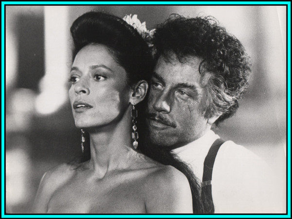 SONIA BRAGA & RICHARD DREYFUSS in "Moon Over Parador" - Original Photo 1988