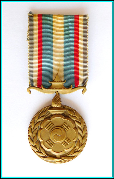 FRENCH DECORATION: Commemorative Medal for U.N. operations in Korea - ORIGINAL