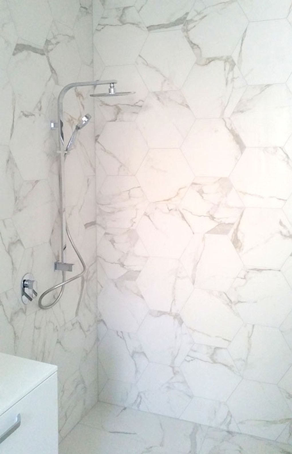 Di Cava Calacatta Hex 14x16 Porcelain Tile