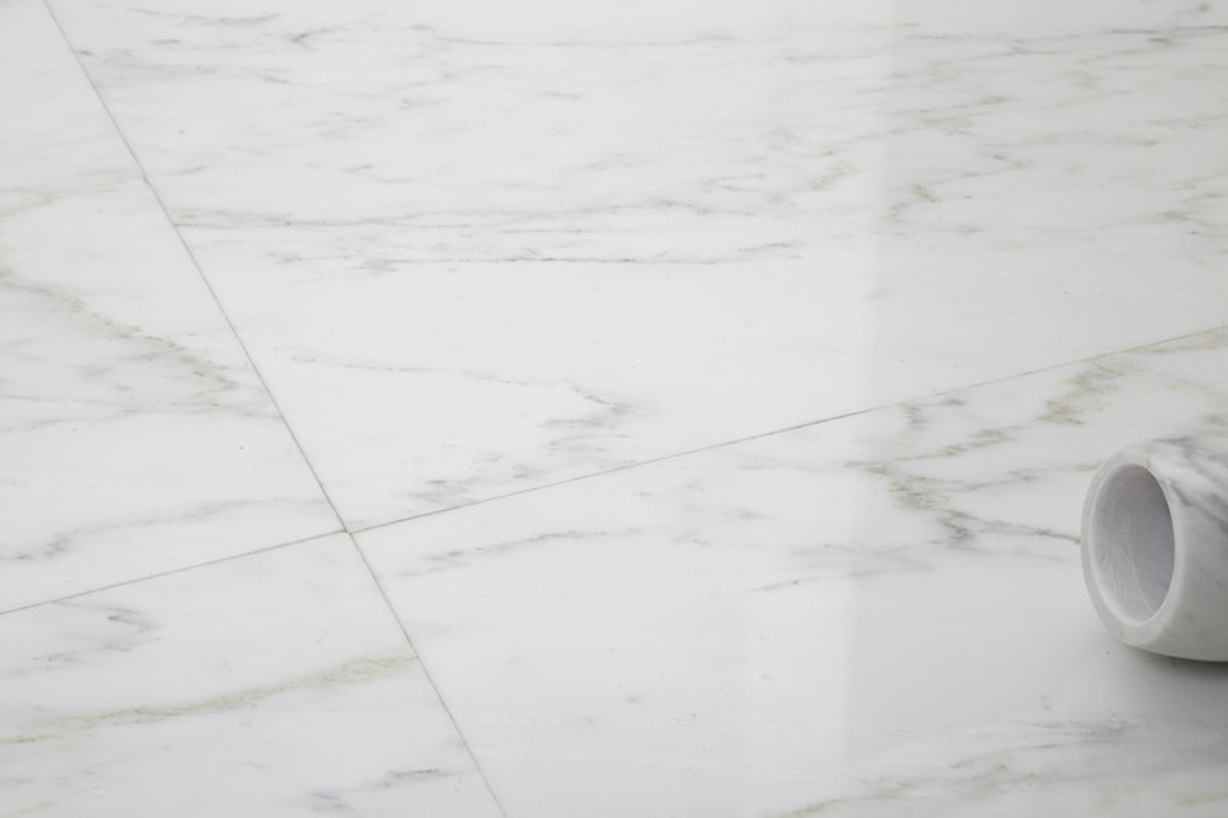 Ocean White Honed Floor 18x18 Marble Tile