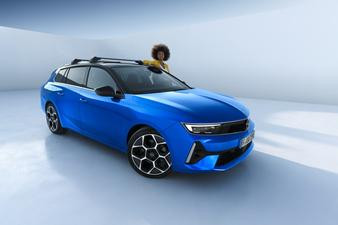 Genuine Vauxhall Astra L Estate (2022-Present) - Set of Roof Bars for Models With Black Roof Rails