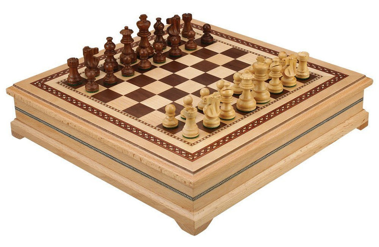WOOD CHESS SET WITH INLAID WOOD PATTERN