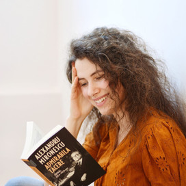 Biblia povestește despre Isus, Sally Lloyd-Jones