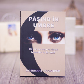 Pasind in umbre - Rosemary Sookhdeo