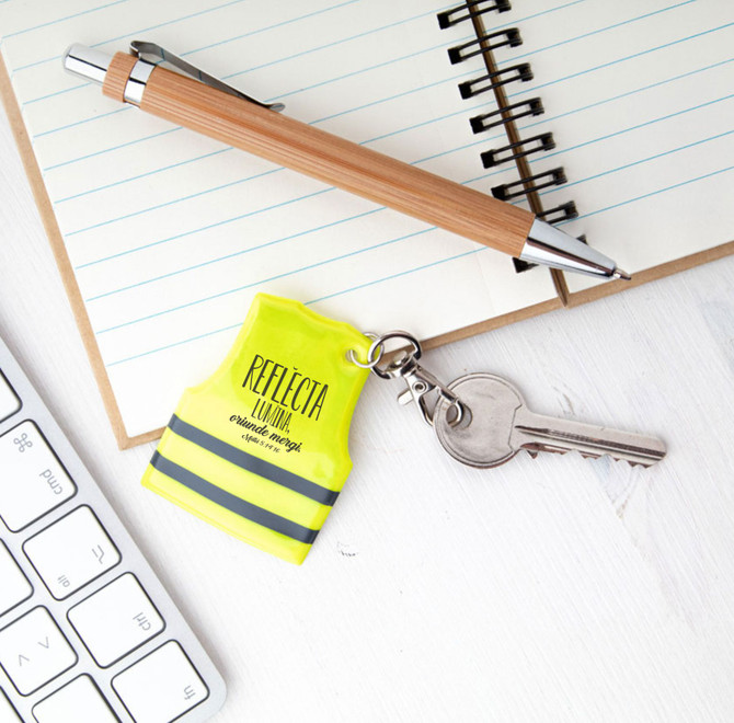 Breloc Vesta reflectorizantă - Reflecta lumina oriunde mergi - 02 stephanus.ro