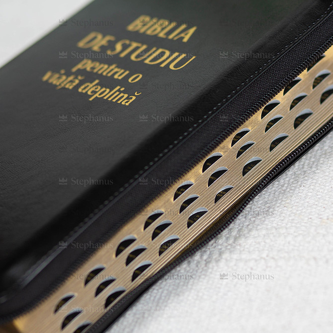 Biblia de studiu pentru o viata deplina - Negru (cu fermoar) - 02 stephans.ro