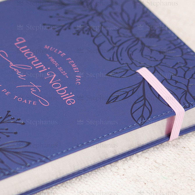 Jurnal cu elastic si suport de pix: Multe femei fac lucruri nobile dar tu le intreci pe toate 03 - stephanus.ro