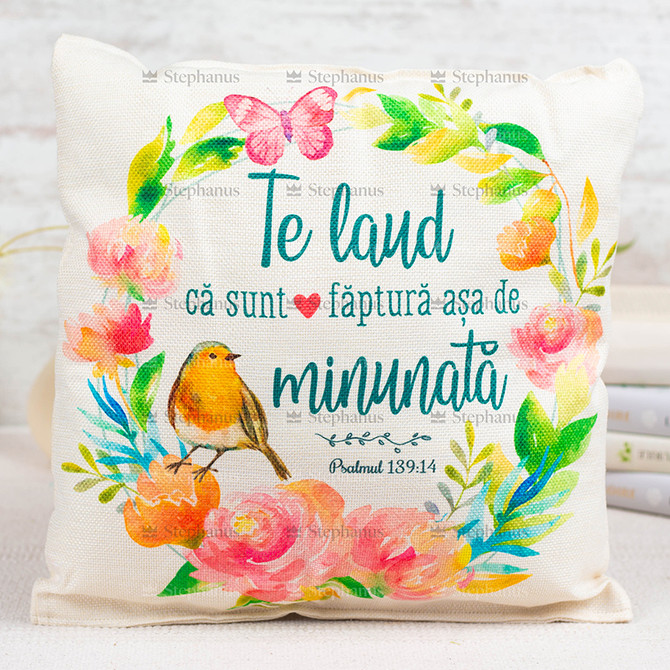 Perna Decorativa: Te Laud Ca Sunt O Faptura Asa De Minunata