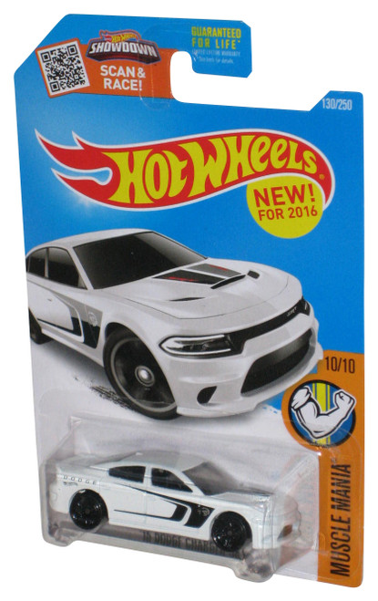 Hot Wheels Muscle Mania 10/10 (2016) White '15 Dodge Charger SRT Toy Car 130/250