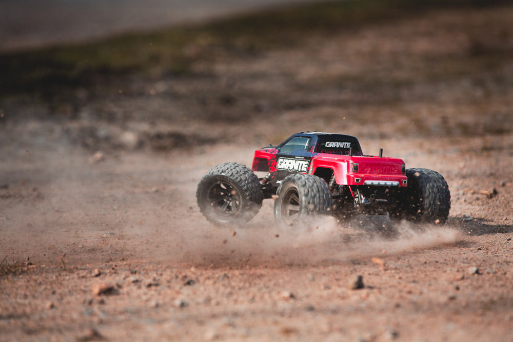 ARRMA GRANITE MEGA 2WD ELECTRIC MONSTER TRUCK WITH BATTERY & CHARGER )RED)