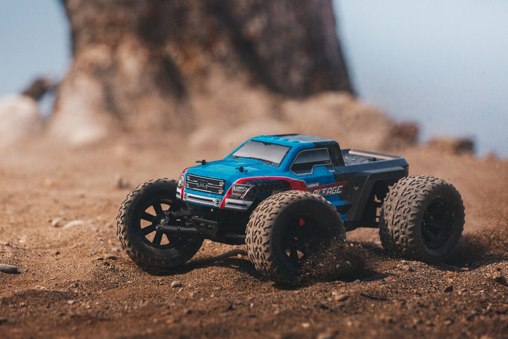 ARRMA GRANITE VOLTAGE 2WD MONSTER TRUCK, BLUE/BLACK WITH BATTERY & CHARGER 