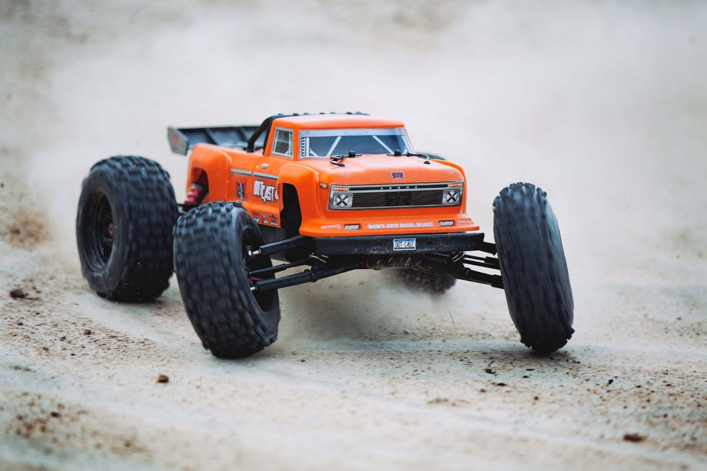 ARRMA OUTCAST 4WD STUNT TRUCK, 6S BLX (ORANGE)