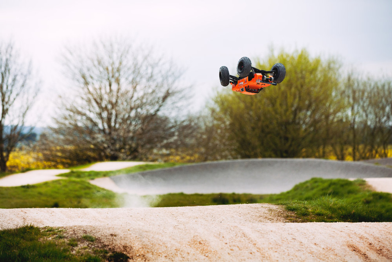 ARRMA OUTCAST 4WD STUNT TRUCK, 6S BLX (ORANGE)