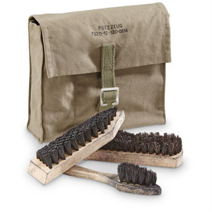 GERMAN SHOE CLEANING KIT W/OD POUCH USED GERMAN SHOE CLEANING KIT W/OD POUCH USED