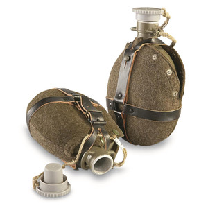 CZECH M60 CANTEEN W/BROWN FELT COVER USED CZECH M60 CANTEEN W/BROWN FELT COVER USED