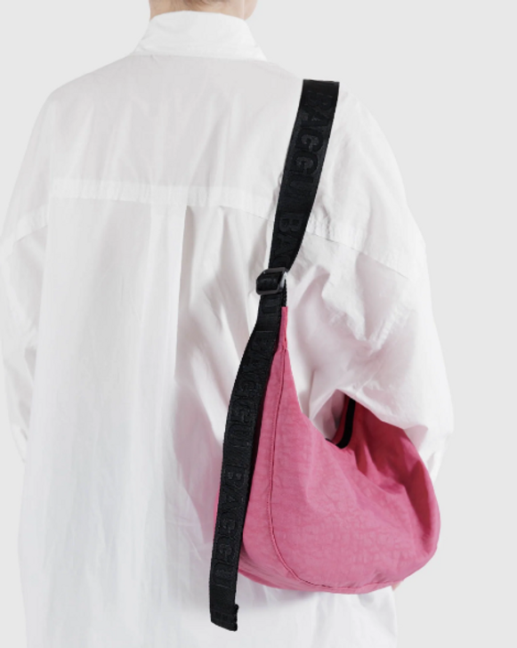 Baggu Medium Nylon Crescent Bag - Azalea Pink