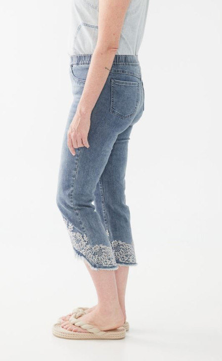 FDJ French Dressing Eyelet Hem Pull-On Straight Crop Jeans (2100669) VIN WASH