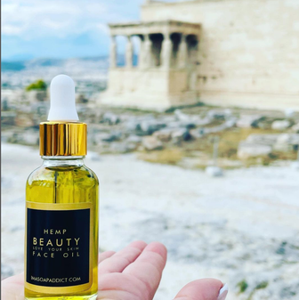 Beauty face oil delivers concentrated hydration, skin-renewing nutrients, and external antioxidants to the skin, helping it stay healthy and feel fresh and vibrant.