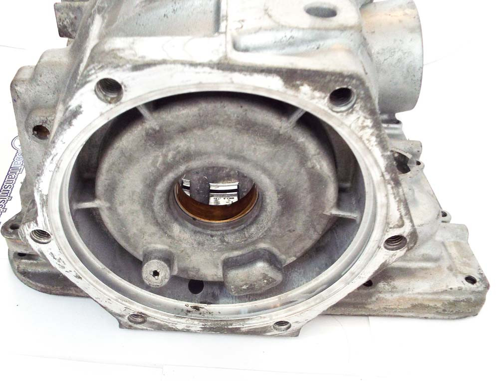 24207965 4L60E Transmission Case () 2-Piece/Bolt-On Bell Style Housing - view 5