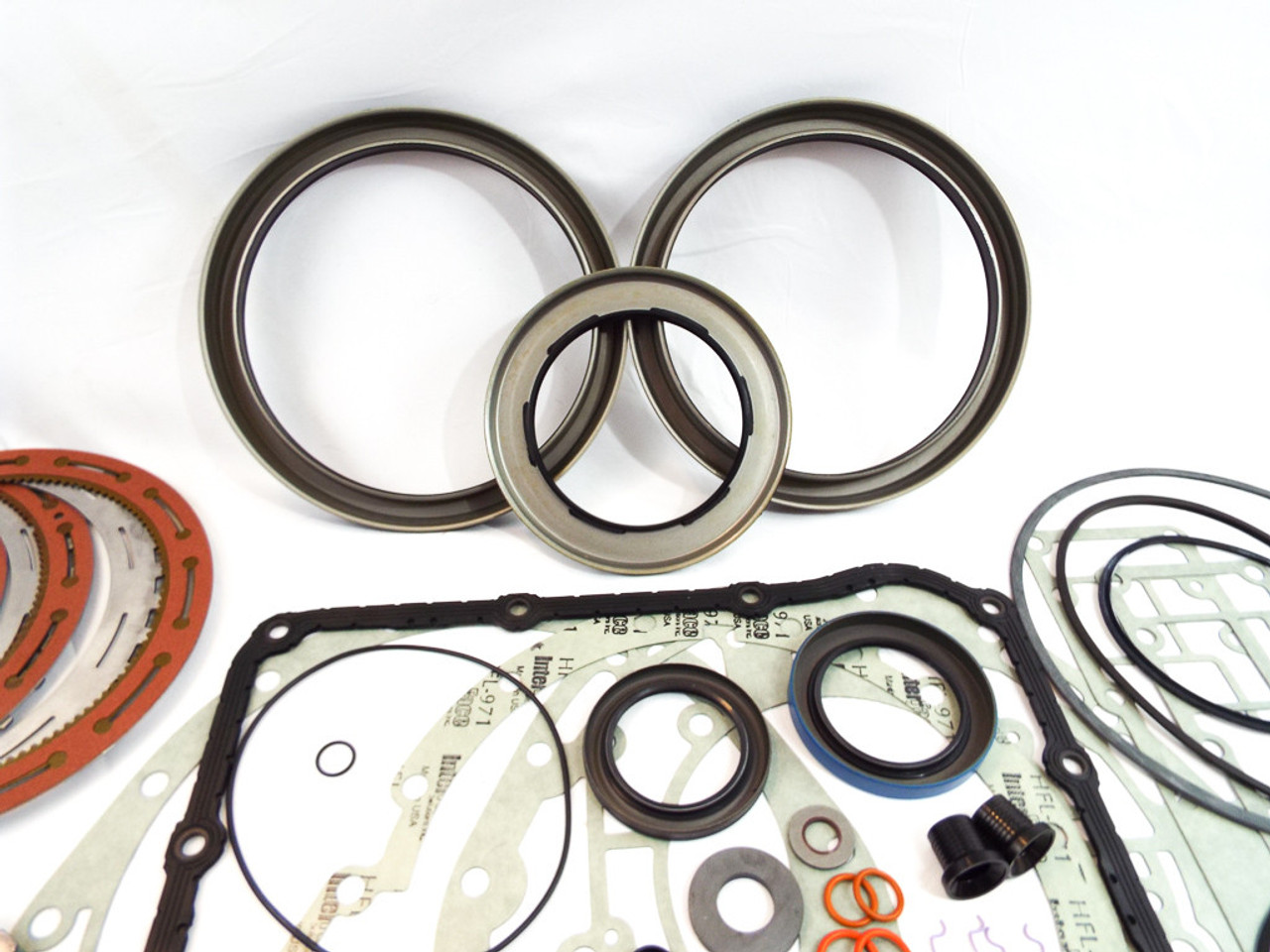 Choose your Allison 1000/2000/2400 series transmission rebuild kit with or without molded rubber pistons.