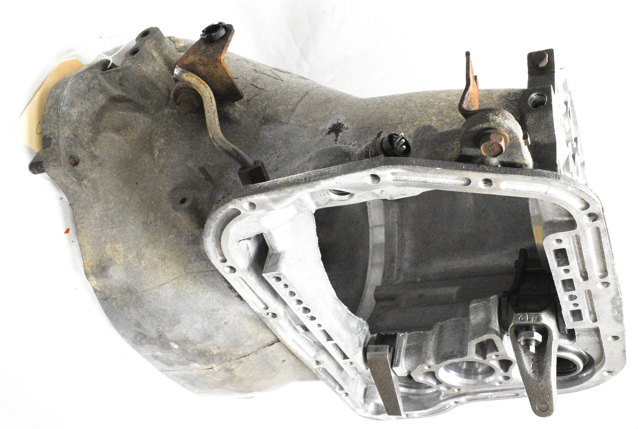 U064-5 46RE Transmission Case (1996-2000) 5.2L 5.9L w/ Screw-In NSS Cast # 064-5 - view 8