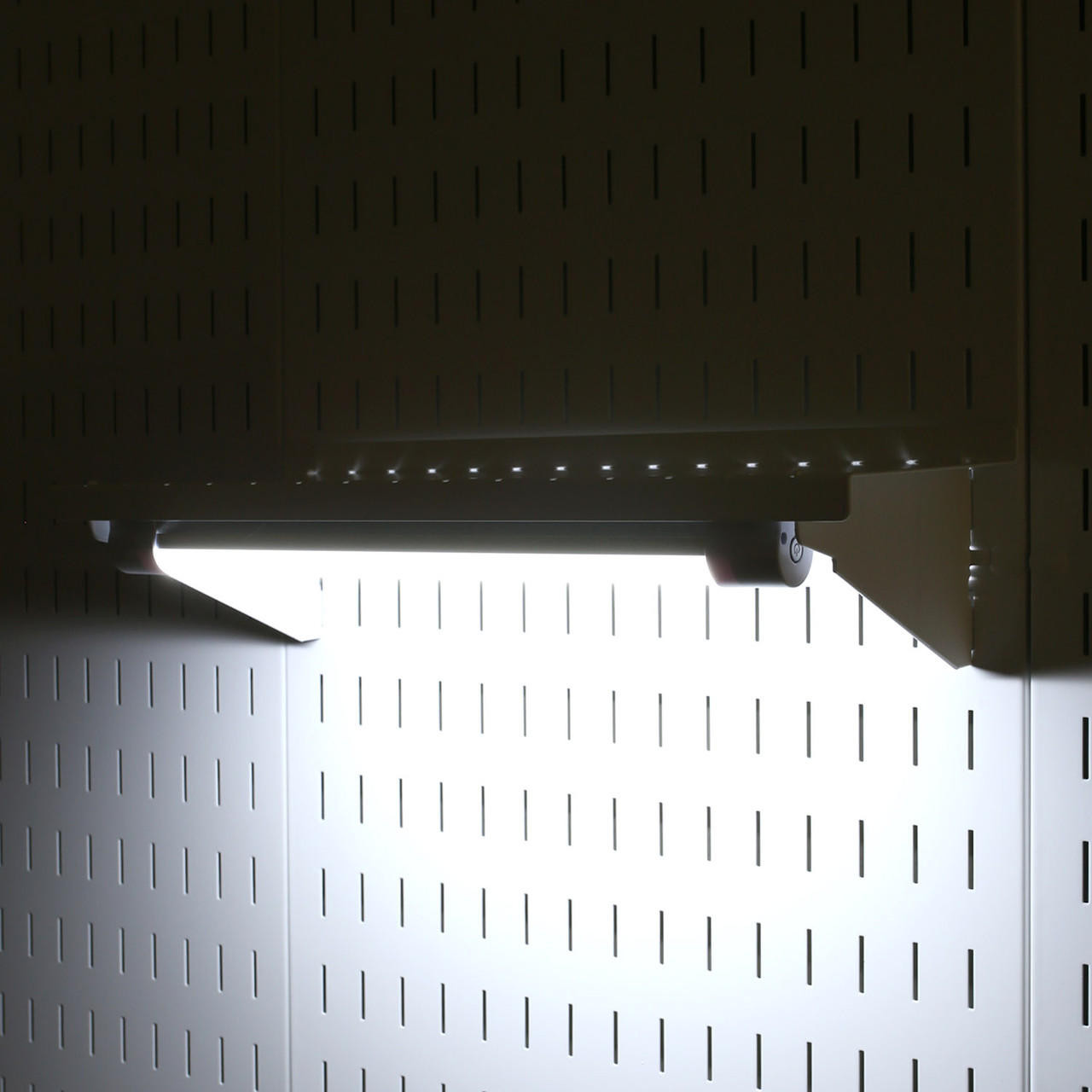 Magnetic LED Light Bar - Rechargeable Pegboard Light