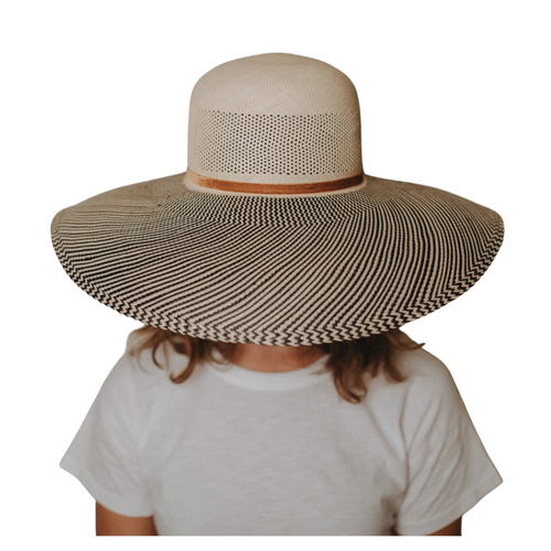 Magnolia Hat in Natural/Black