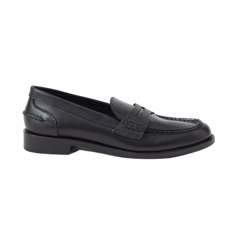 Loafers in Black