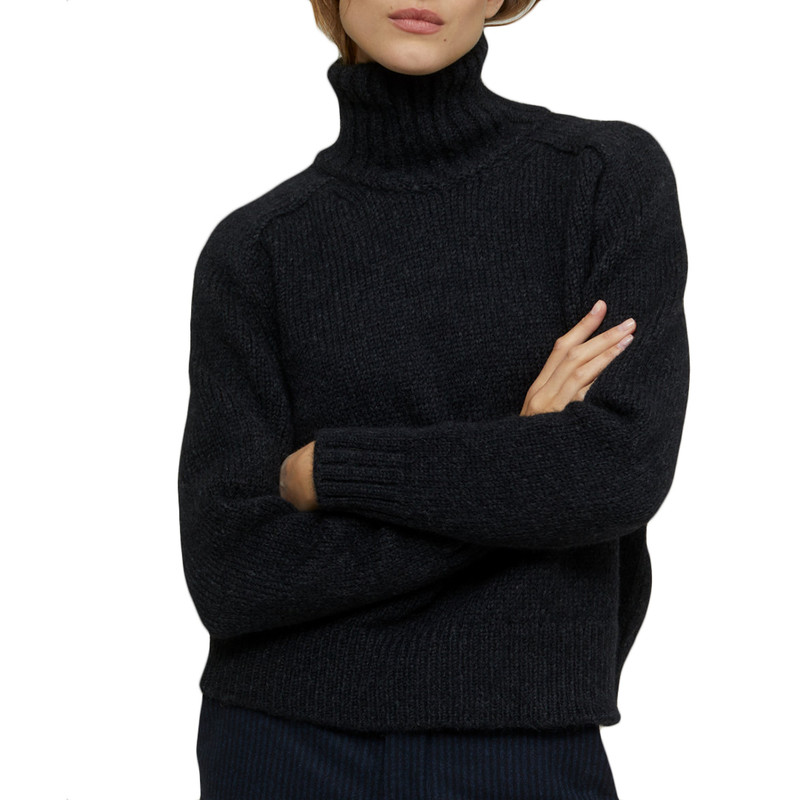 Royal Alpaca Turtleneck Sweater in Black