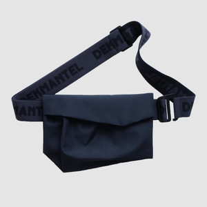 The Dekmantel belted cross-over modules take weight off your shoulders and elegantly pack your day-to-dancefloor essentials.