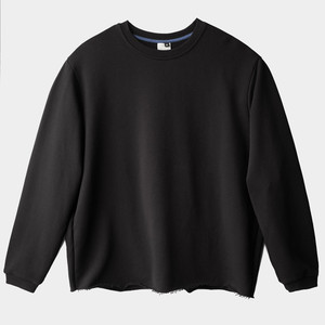 senscommon de-stock sweatshirt. Reliable comfort basic with dropped shoulder and boxy fit. Raw edges hem allows for a much more versatile styling with different silhouettes.