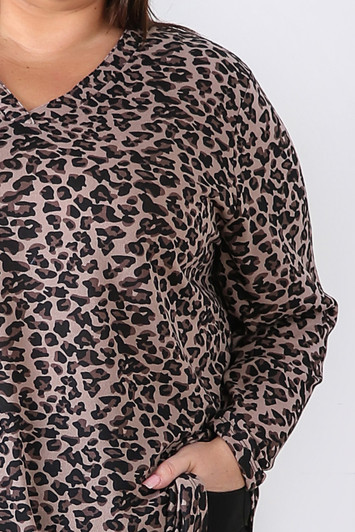 Leopard Print Stretch Knit Top