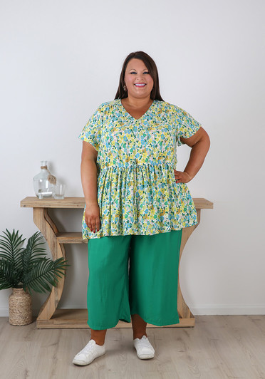 Plus Size Breezy Everyday Crop Pants In Green 