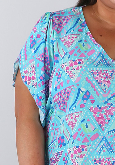 Plus Size Dots And Triangles Split Sleeve Top