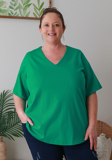 Plus Size Cotton V Neck Curved Hem Tee In Emerald