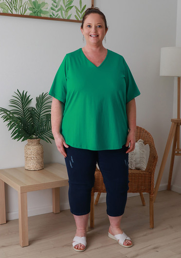 Plus Size Cotton V Neck Curved Hem Tee In Emerald