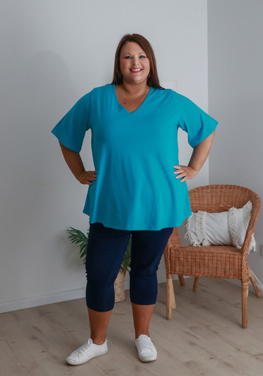 Plus Size V Neck Curved Hem Tee In Blue