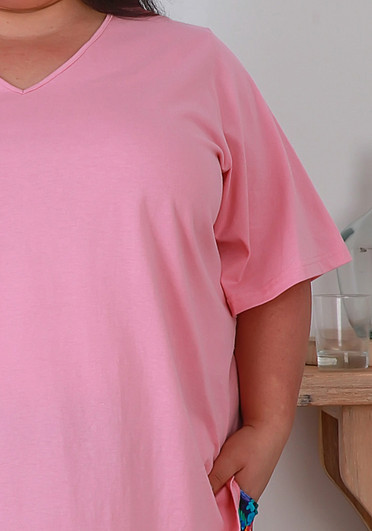 Plus Size Cotton V Neck Curved Hem Tee In Light Pink
