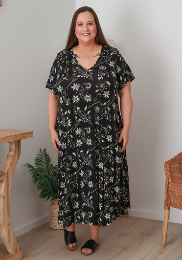 Plus Size Stretch Slip On Dress In Black And White Floral