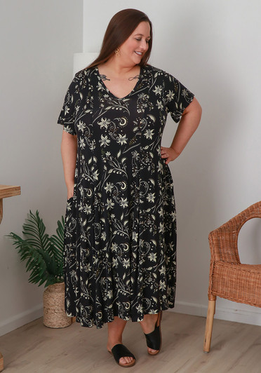 Plus Size Stretch Slip On Dress In Black And White Floral