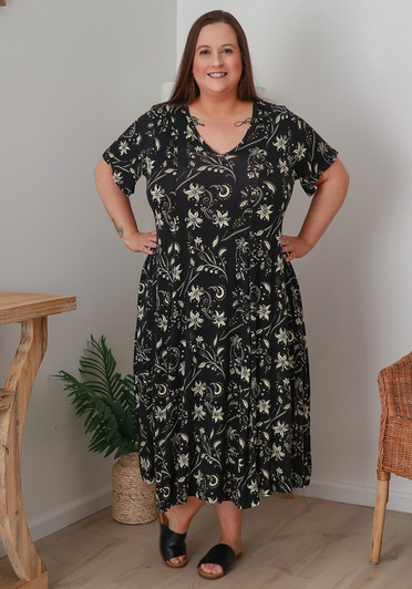Plus Size Stretch Slip On Dress In Black And White Floral