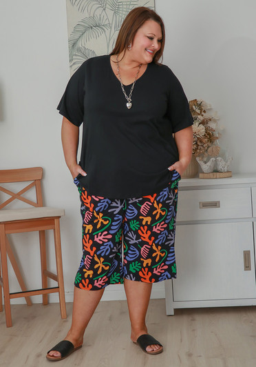 Plus Size Bamboo Crop Pant In Abstract Foliage
