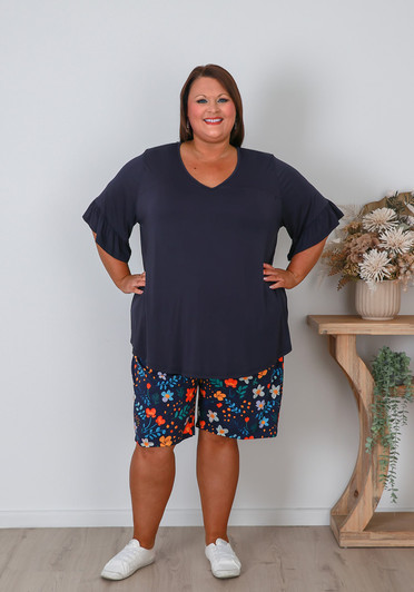 Plus Size Bamboo Shorts In Simple Floral Print